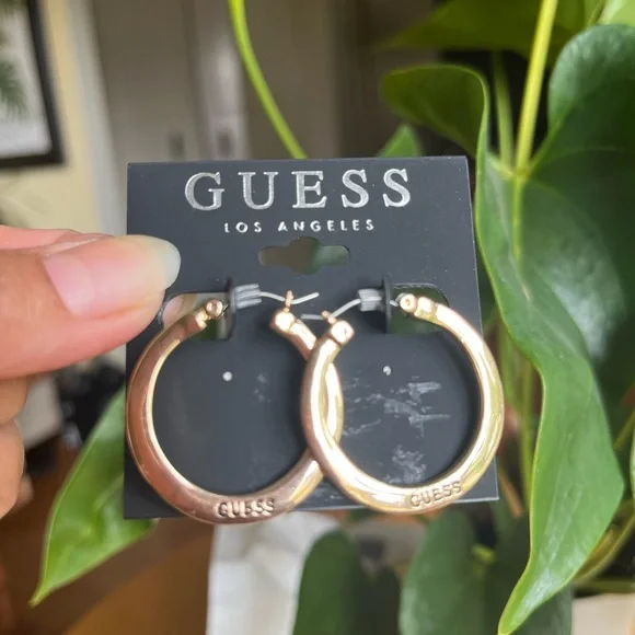 🆕 GUESS Gold Hoop Earrings- NWT - Picture 2 of 4
